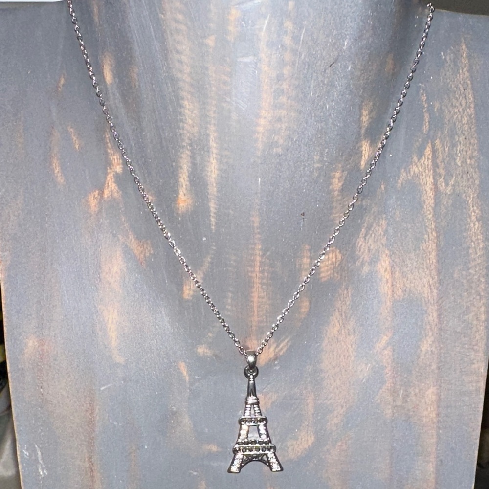 Pier One Imports Silver Eiffel Tower Pendant Necklace NWT‎